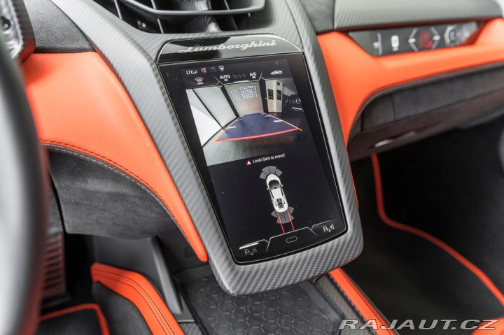 Lamborghini Revuelto  2024