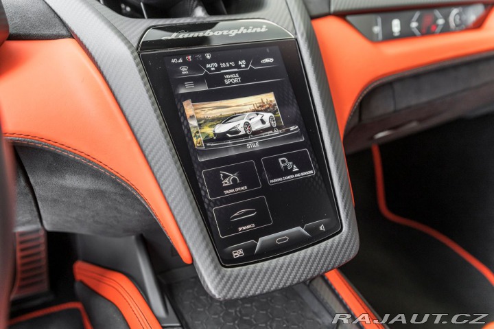 Lamborghini Revuelto  2024