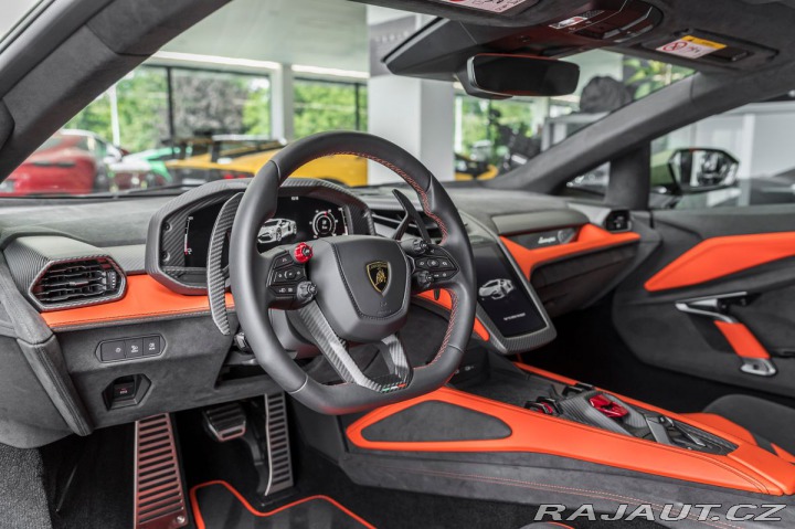 Lamborghini Ostatní modely Revuelto 2024