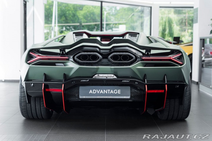 Lamborghini Revuelto  2024
