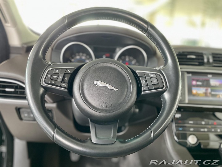 Jaguar F-Pace 20d AWD*Prestige*Kůže*Nav 2016