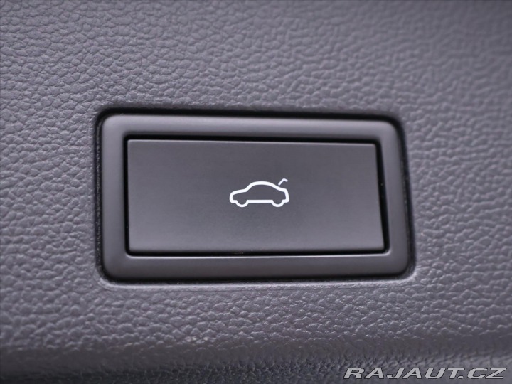Volkswagen Golf 2,0 TDI R-line DSG Matrix 2021