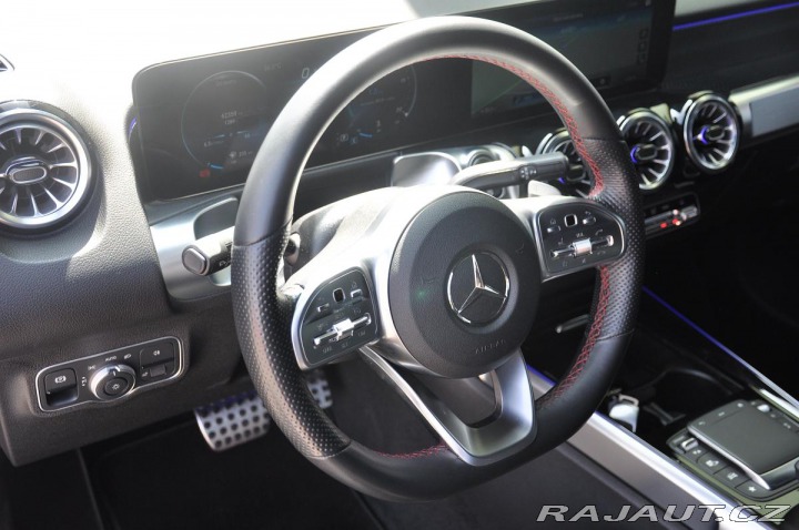 Mercedes-Benz GLB 200d 4MATIC TAŽNÉ PANORAM 2023