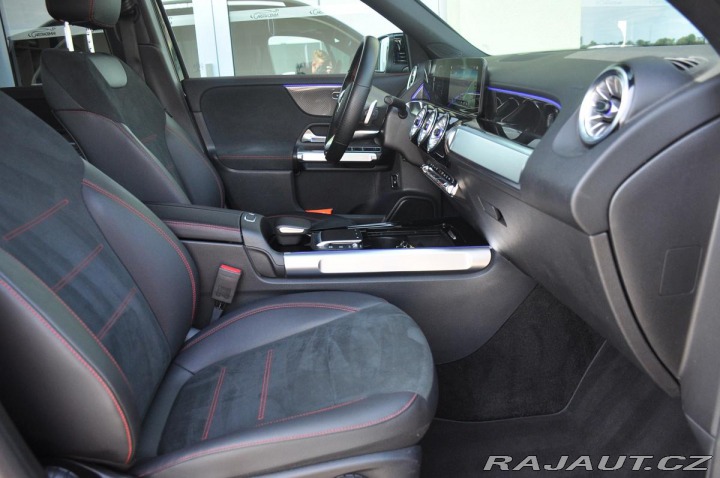 Mercedes-Benz GLB 200d 4MATIC TAŽNÉ PANORAM 2023