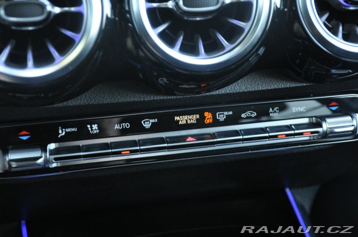 Mercedes-Benz GLB 200d 4MATIC TAŽNÉ PANORAM 2023