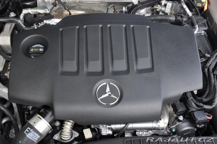 Mercedes-Benz GLB 200d 4MATIC TAŽNÉ PANORAM 2023