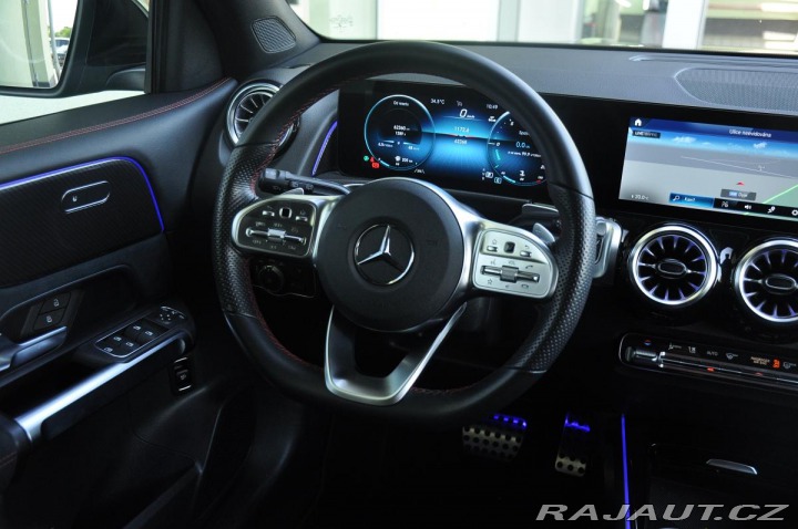 Mercedes-Benz GLB 200d 4MATIC TAŽNÉ PANORAM 2023