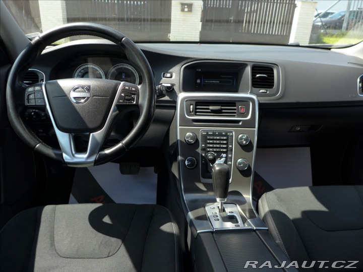 Volvo V60 1,6 D DIGI AC, SERVIS 2012