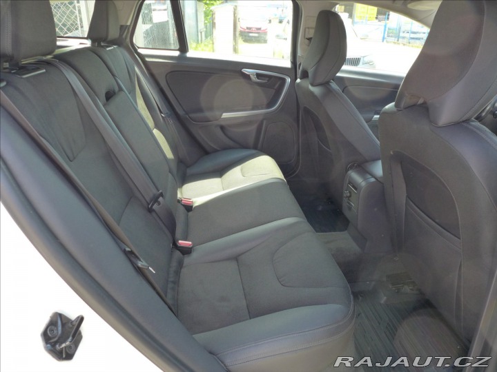 Volvo V60 1,6 D DIGI AC, SERVIS 2012
