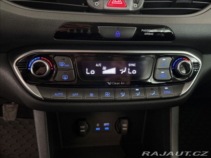 Hyundai i30 1,0 STYLE SERVISNÍ KNIHA 2017