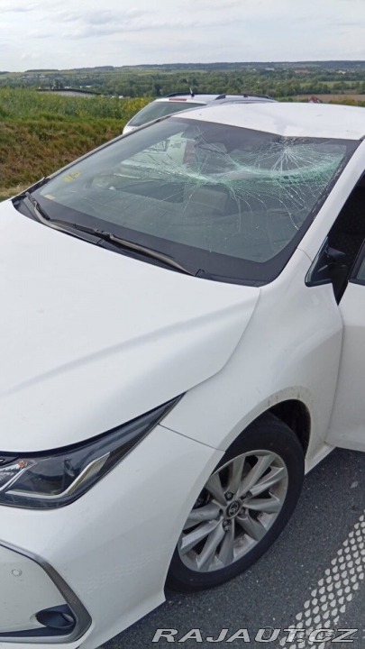 Toyota Corolla 1,8 09/2024 havarovaná 2024