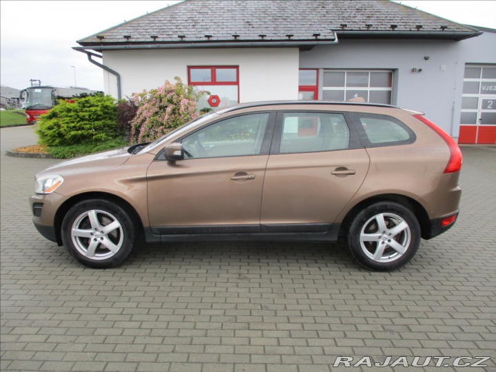 Volvo XC60 2,4 D3 120kw AWD Momentum 2010