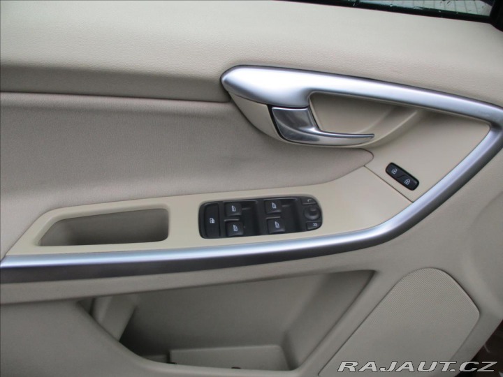 Volvo XC60 2,4 D3 120kw AWD Momentum 2010