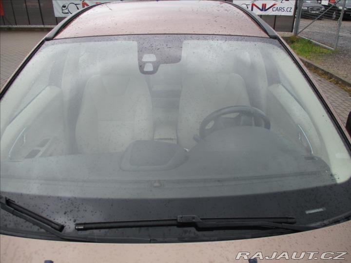 Volvo XC60 2,4 D3 120kw AWD Momentum 2010