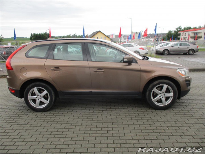 Volvo XC60 2,4 D3 120kw AWD Momentum 2010