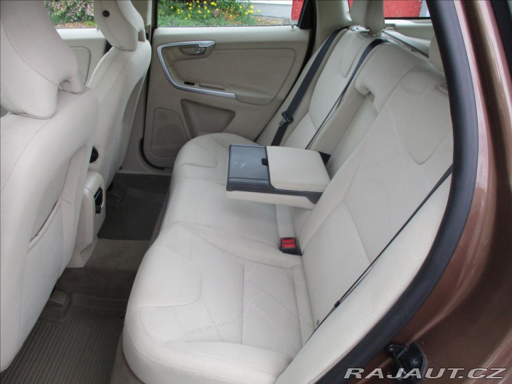Volvo XC60 2,4 D3 120kw AWD Momentum 2010