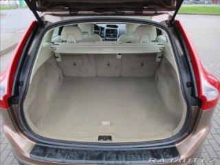 Volvo XC60 2,4 D3 120kw AWD Momentum 2010