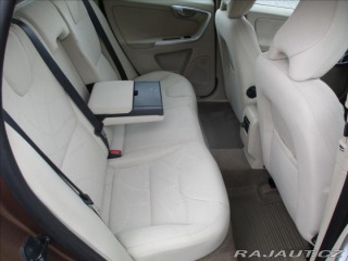 Volvo XC60 2,4 D3 120kw AWD Momentum 2010