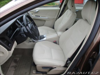 Volvo XC60 2,4 D3 120kw AWD Momentum 2010