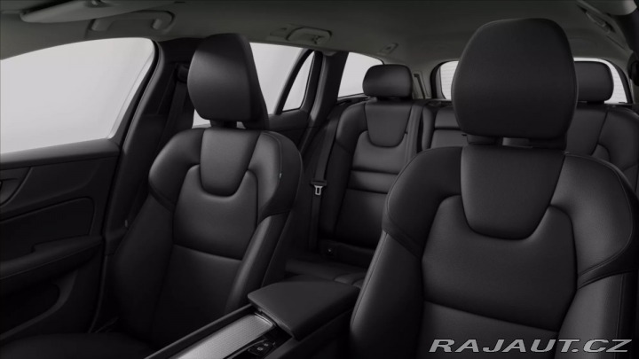 Volvo V60 2,0 B4 FWD Plus Dark 2025