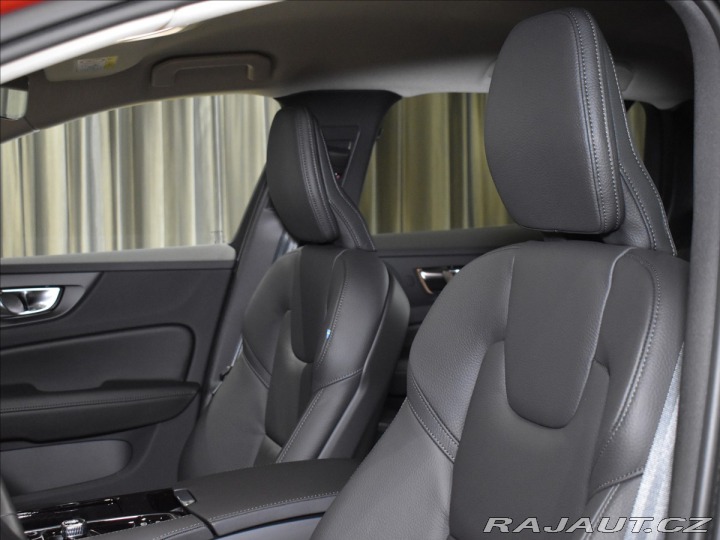 Volvo V60 2,0 T6 AWD Plus Dark 2025