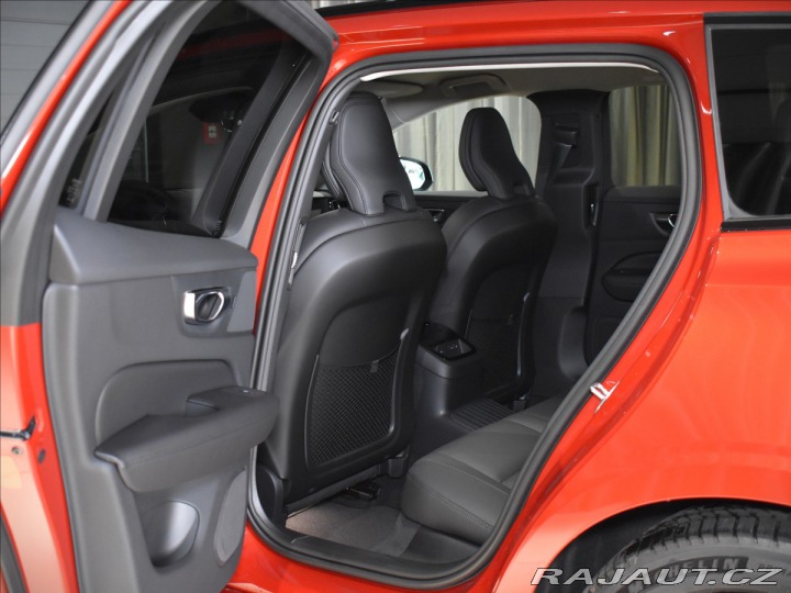 Volvo V60 2,0 T6 AWD Plus Dark 2025
