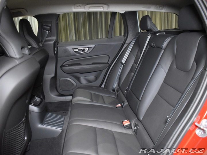 Volvo V60 2,0 T6 AWD Plus Dark 2025