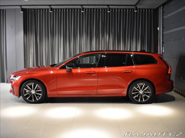 Volvo V60 2,0 T6 AWD Plus Dark 2025