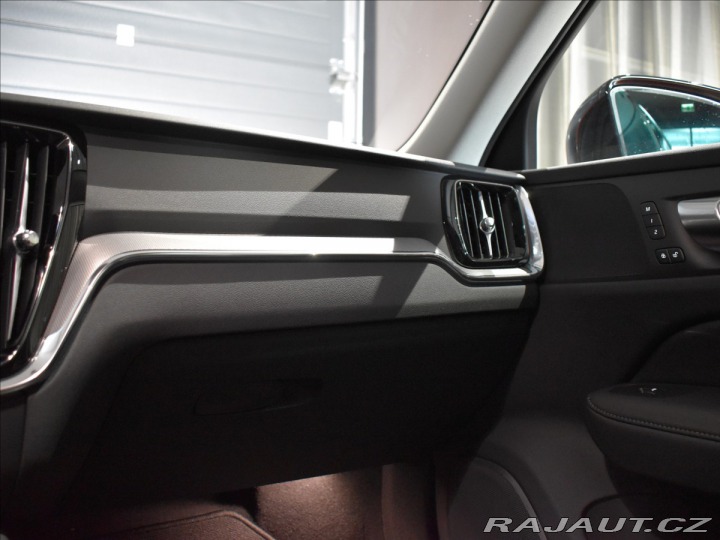 Volvo V60 2,0 T6 AWD Plus Dark 2025