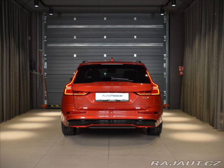 Volvo V60 2,0 T6 AWD Plus Dark 2025