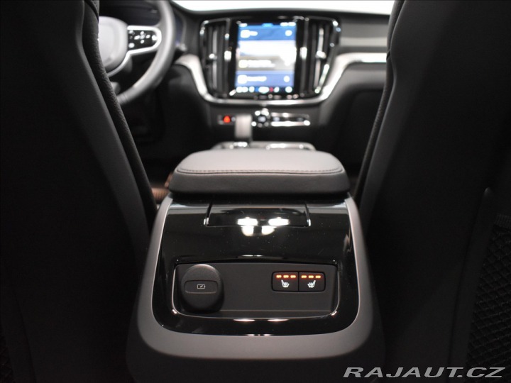 Volvo V60 2,0 T6 AWD Plus Dark 2025