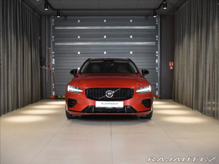 Volvo V60 2,0 T6 AWD Plus Dark 2025