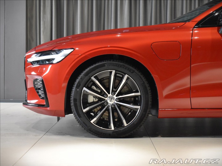 Volvo V60 2,0 T6 AWD Plus Dark 2025