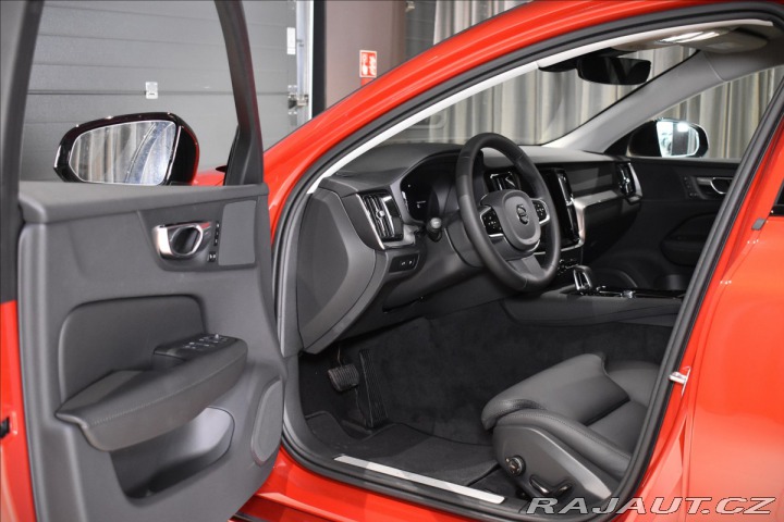 Volvo V60 2,0 T6 AWD Plus Dark 2025