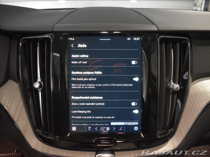 Volvo XC60 2,0 B5 AWD Plus Dark 2024