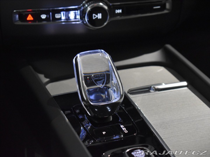 Volvo XC60 2,0 B5 AWD Plus Dark 2024