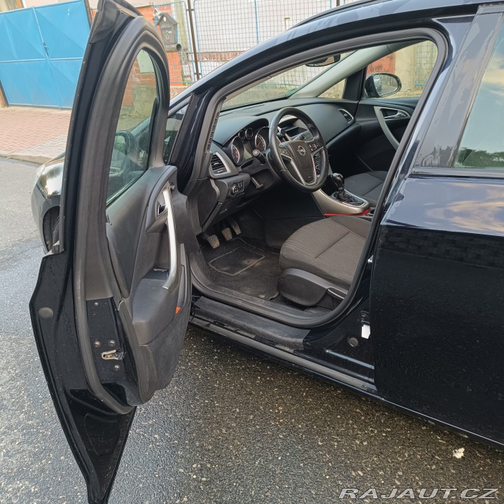 Opel Astra 2011