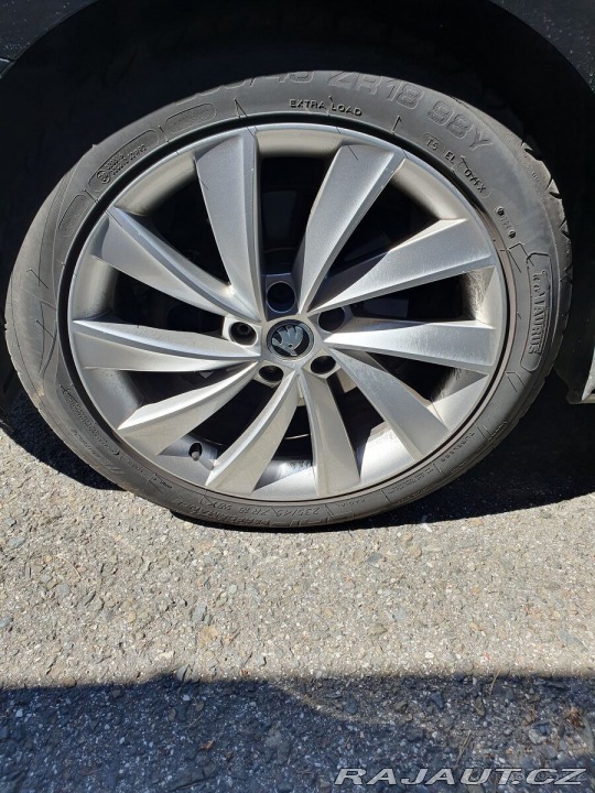 Škoda Superb 2,0 III TDI 110kw manuá 2015