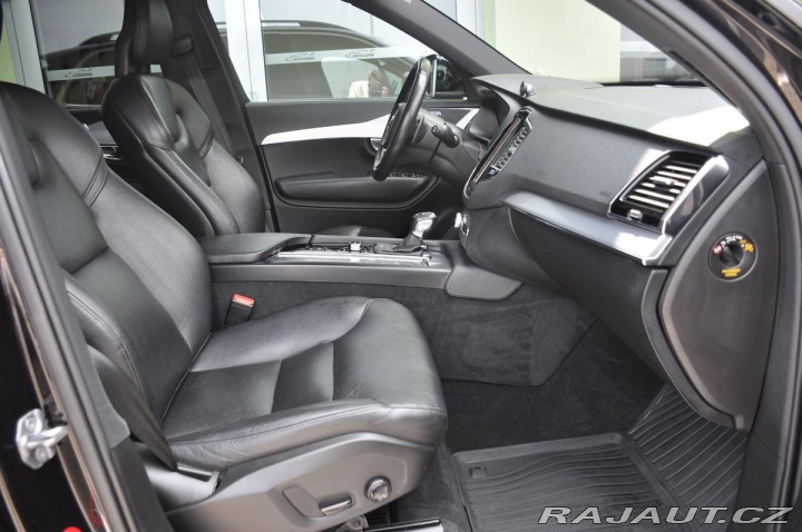 Volvo XC90 D5 AWD MOMENTUM ČR 2017