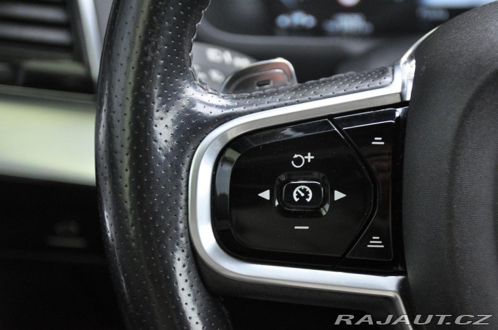 Volvo XC90 D5 AWD MOMENTUM ČR 2017