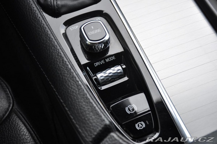 Volvo XC90 D5 AWD MOMENTUM ČR 2017