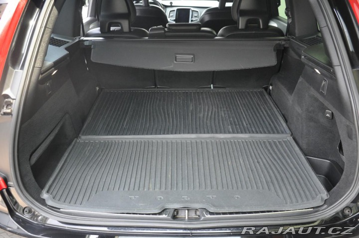 Volvo XC90 D5 AWD MOMENTUM ČR 2017