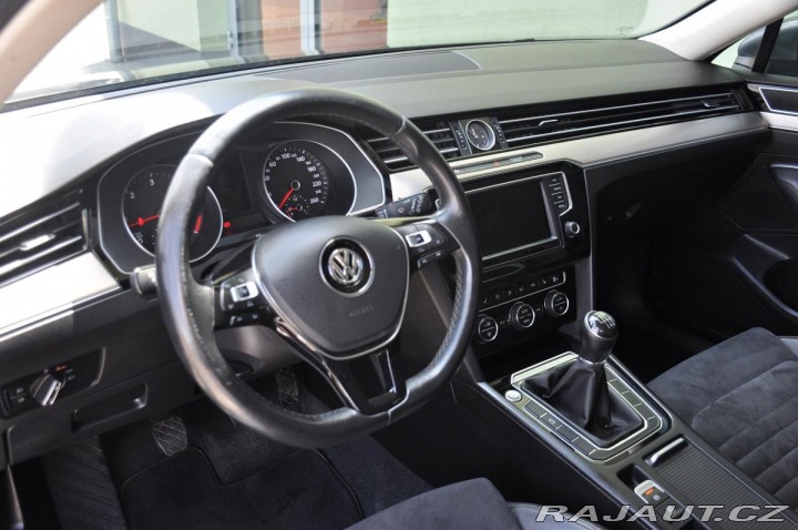 Volkswagen Passat 2.0TDi ACC NAVI LED TAŽNÉ 2016