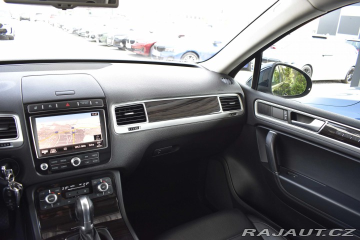 Volkswagen Touareg 3.0 TDI *VZDUCH*TAŽNÉ*WEB 2015
