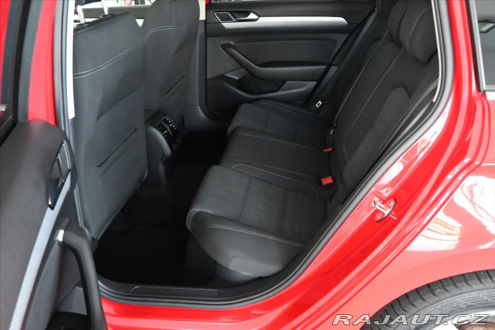 Volkswagen Passat 2,0 TDi 110kW DSG *Busine 2021