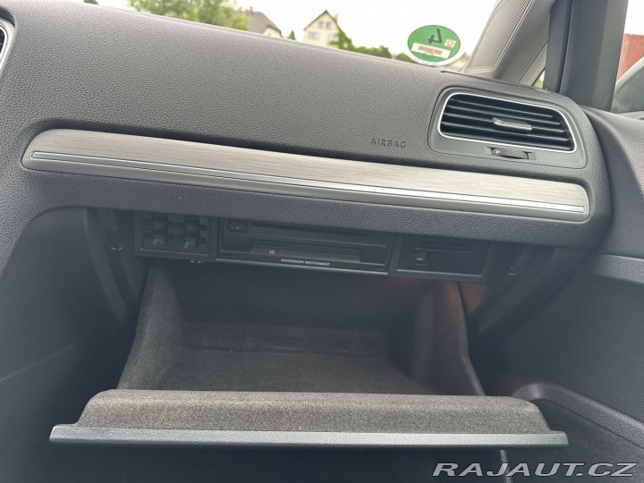 Volkswagen Golf 1,4TSI 92kW LOUNGE TAŽNÉ 2015