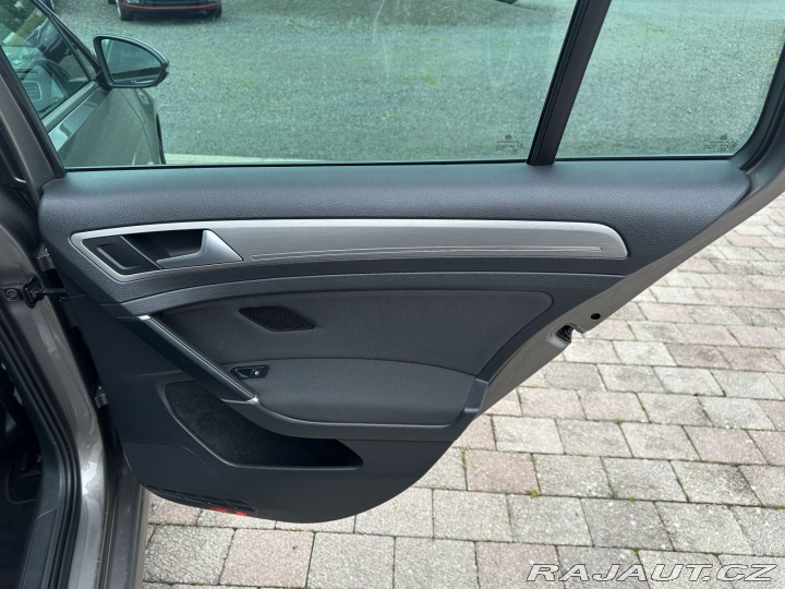Volkswagen Golf 1,4TSI 92kW LOUNGE TAŽNÉ 2015