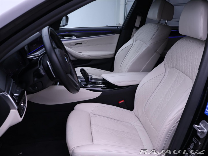 BMW 5 3,0 530d xDrive AT Tourin 2021