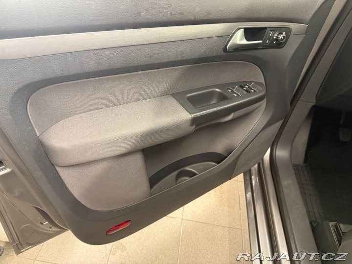 Volkswagen Touran 2,0 TDI 103kW, po kompl 1800