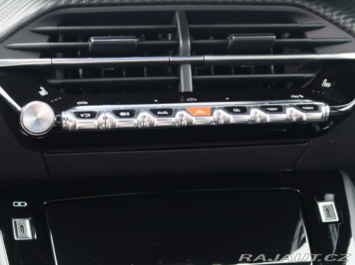 Peugeot 2008 1.2PureTech,CZ,1Maj,ALLUR 2024